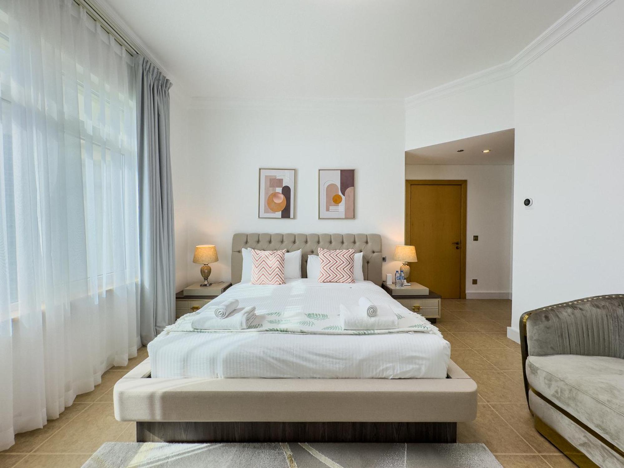 Beachfront 2br - Private In Palm Jumeirah