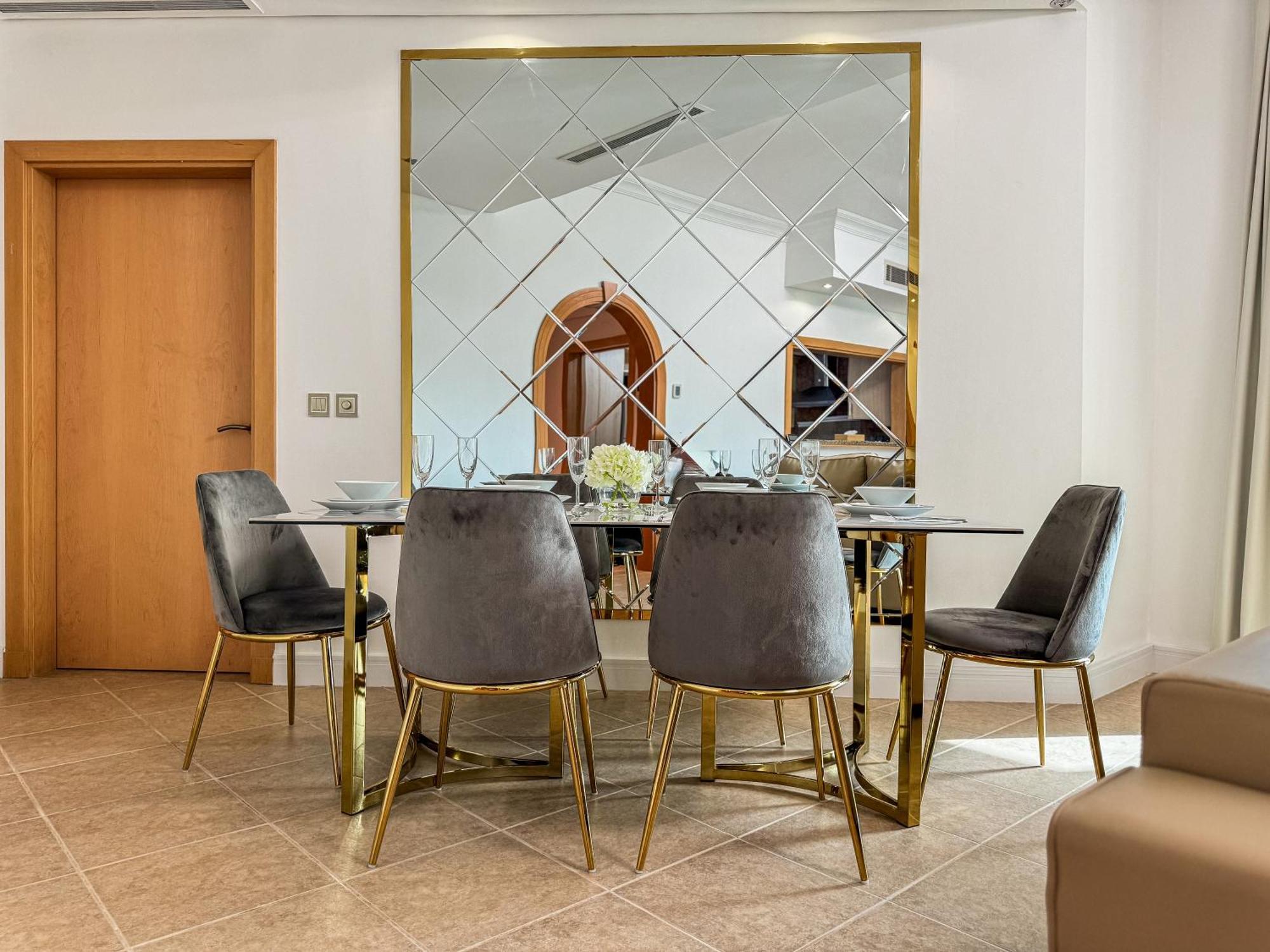 Apartment Beachfront 2br - Private In Palm Jumeirah *
