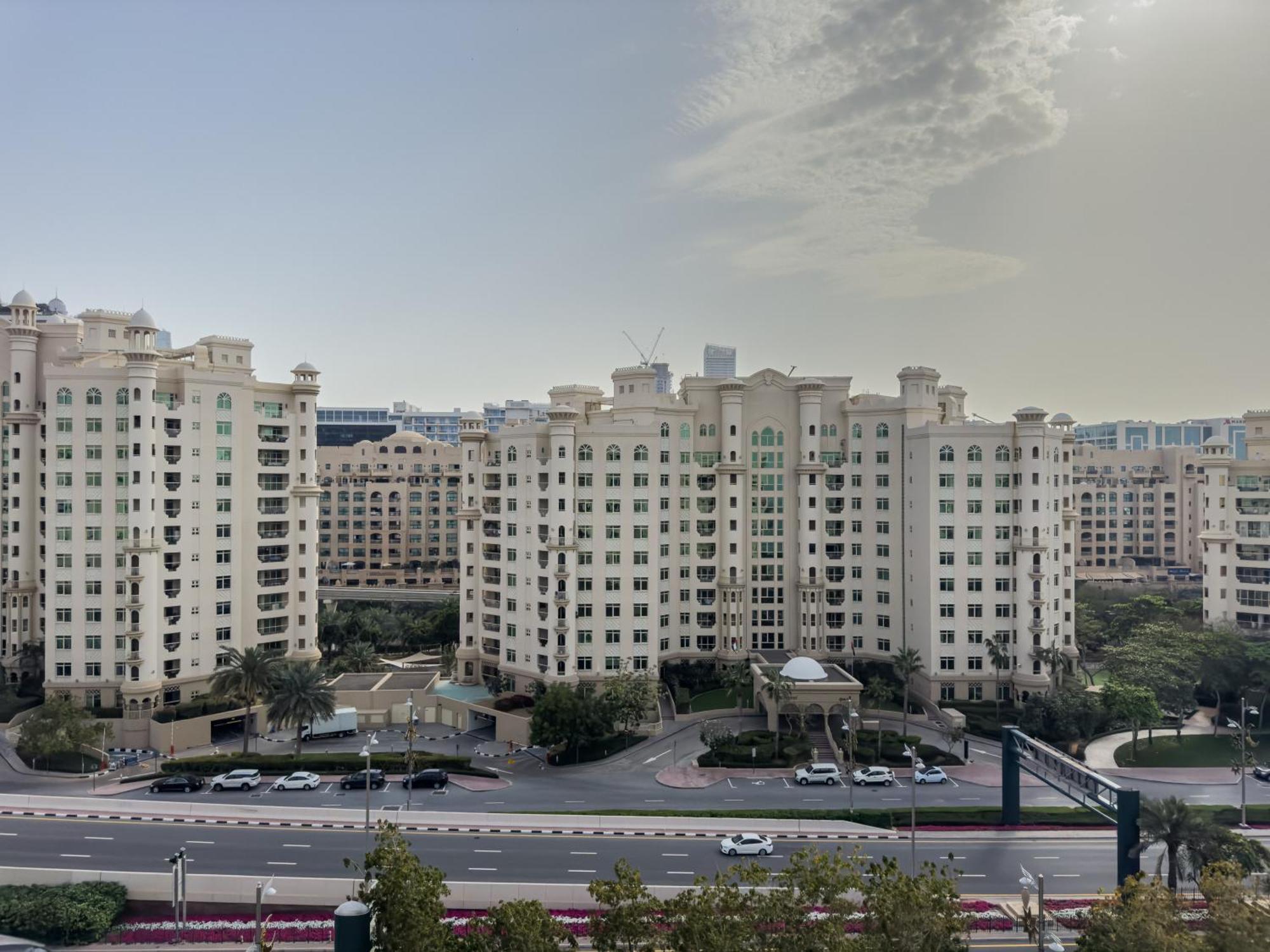 Beachfront 2br - Private In Palm Jumeirah Apartment *
