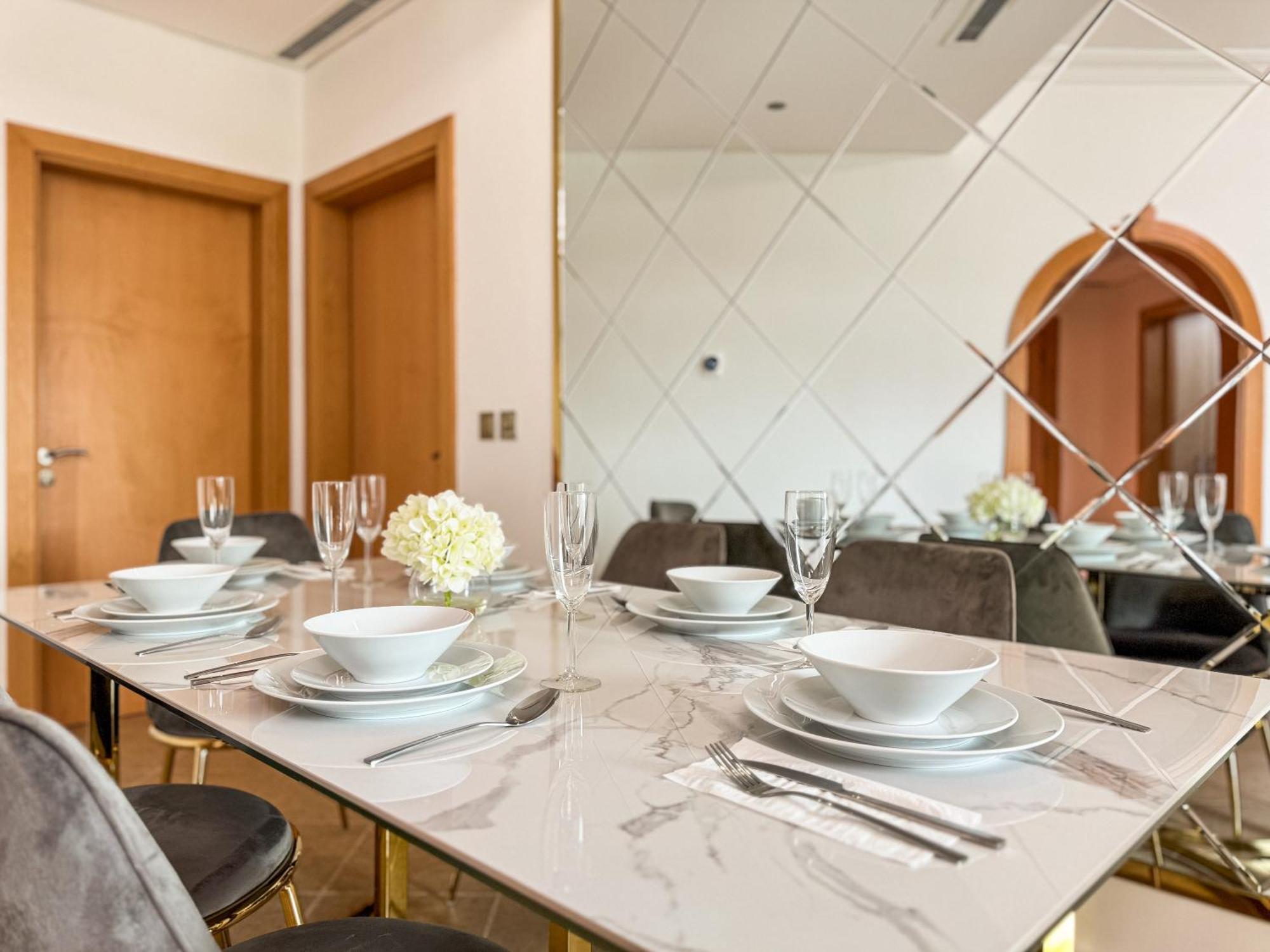 Apartment Beachfront 2br - Private In Palm Jumeirah *