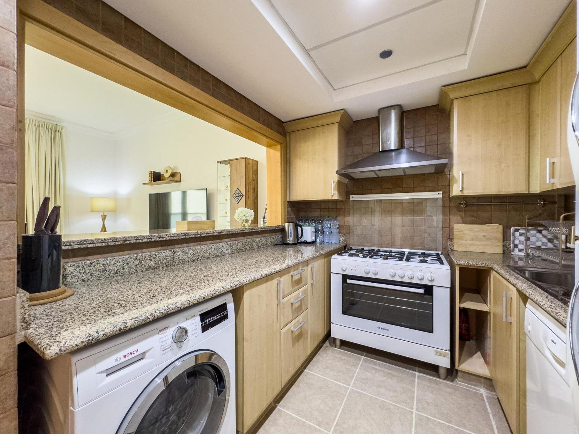 Beachfront 2br - Private In Palm Jumeirah Apartment Dubai
