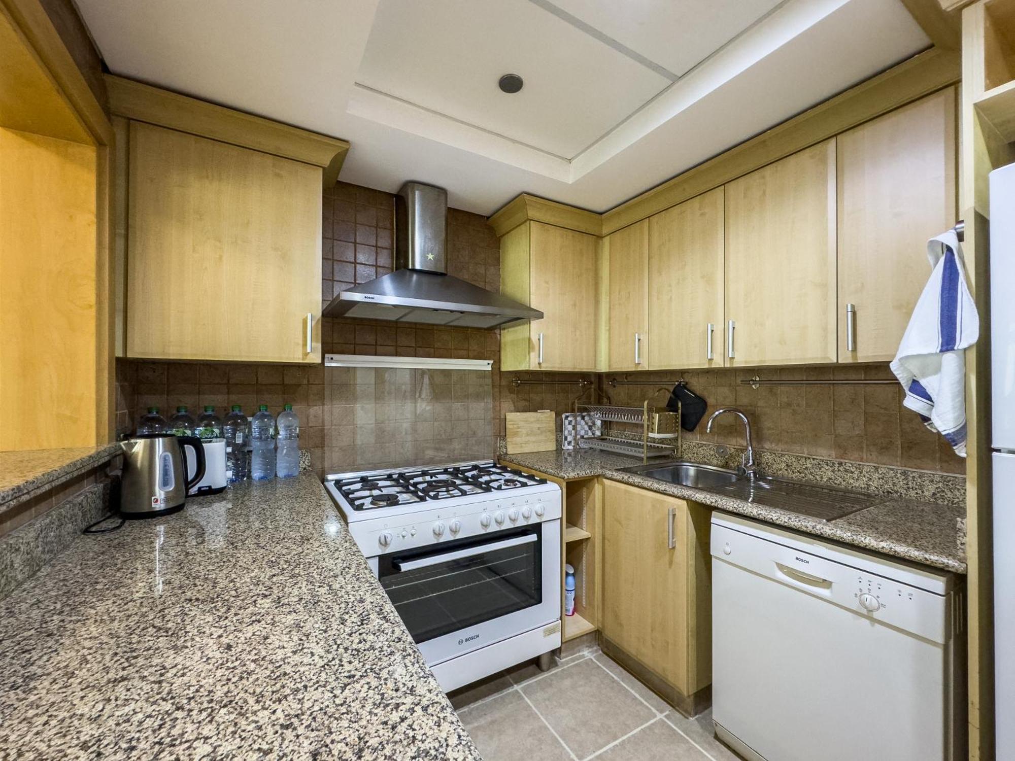 Apartment Beachfront 2br - Private In Palm Jumeirah Dubai