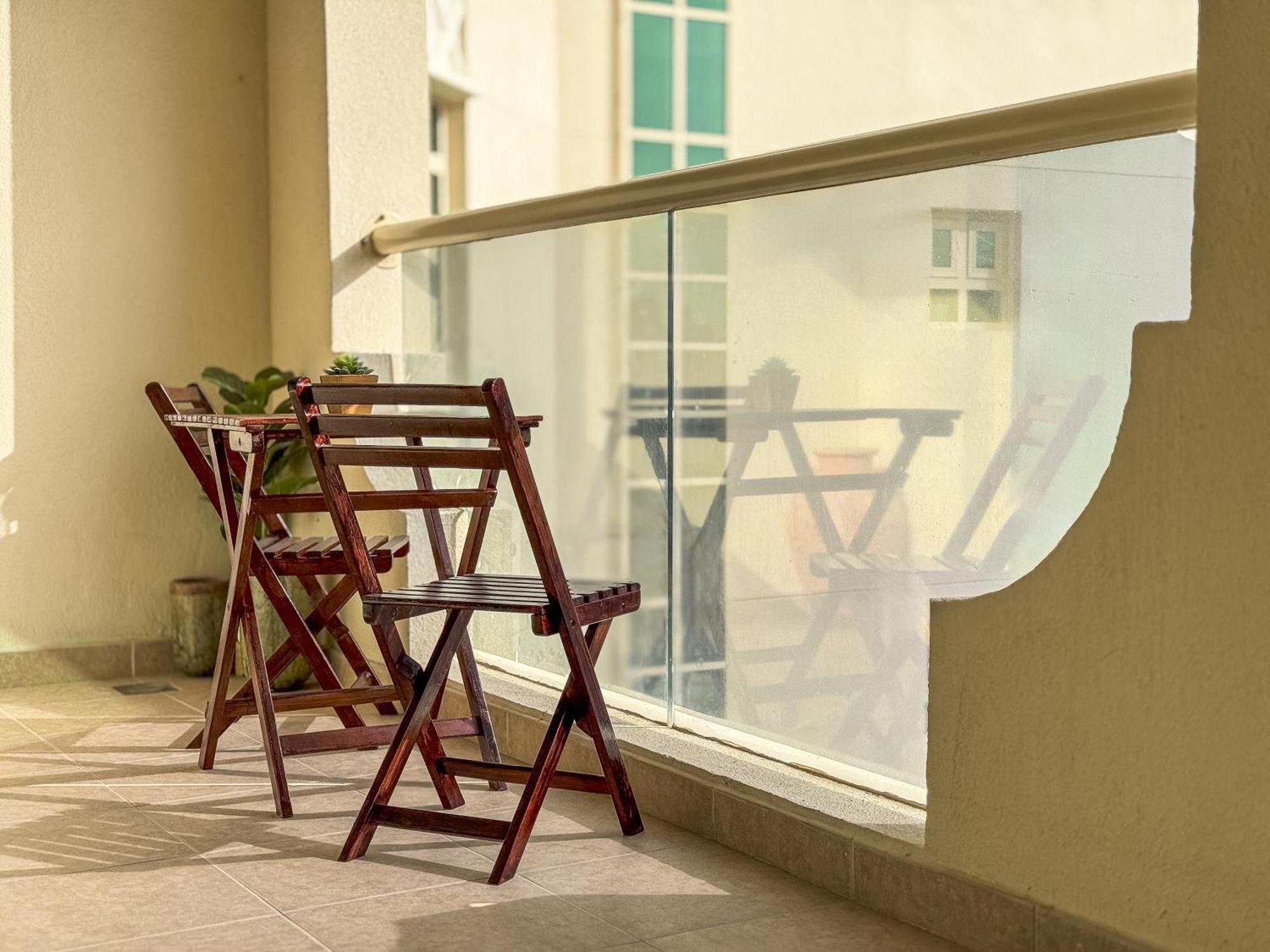Beachfront 2br - Private In Palm Jumeirah Apartment