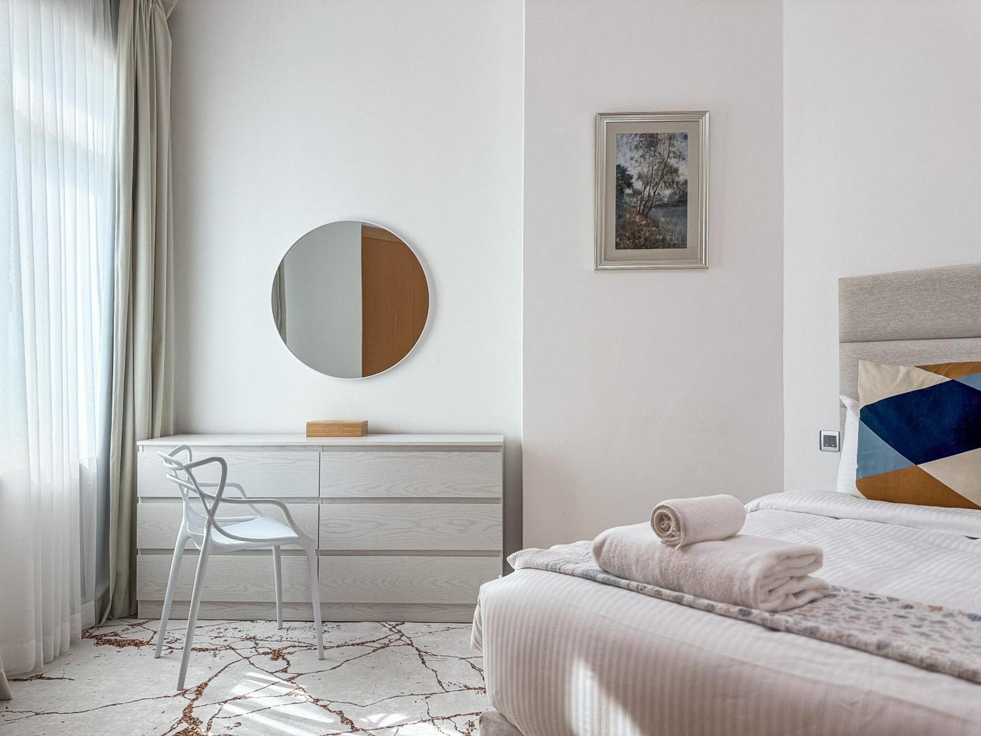 Beachfront 2br - Private In Palm Jumeirah *