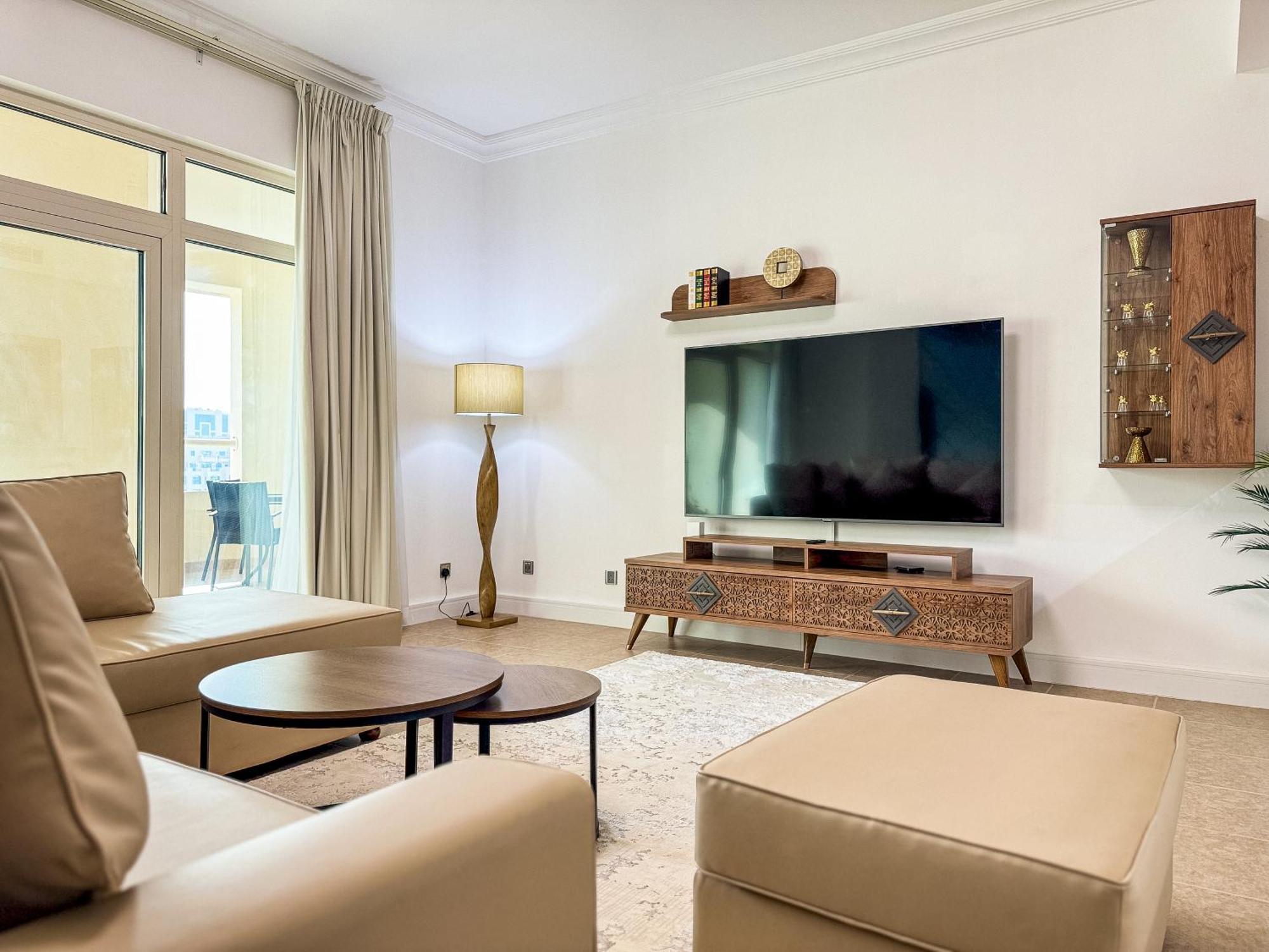 Beachfront 2br - Private In Palm Jumeirah Apartment *