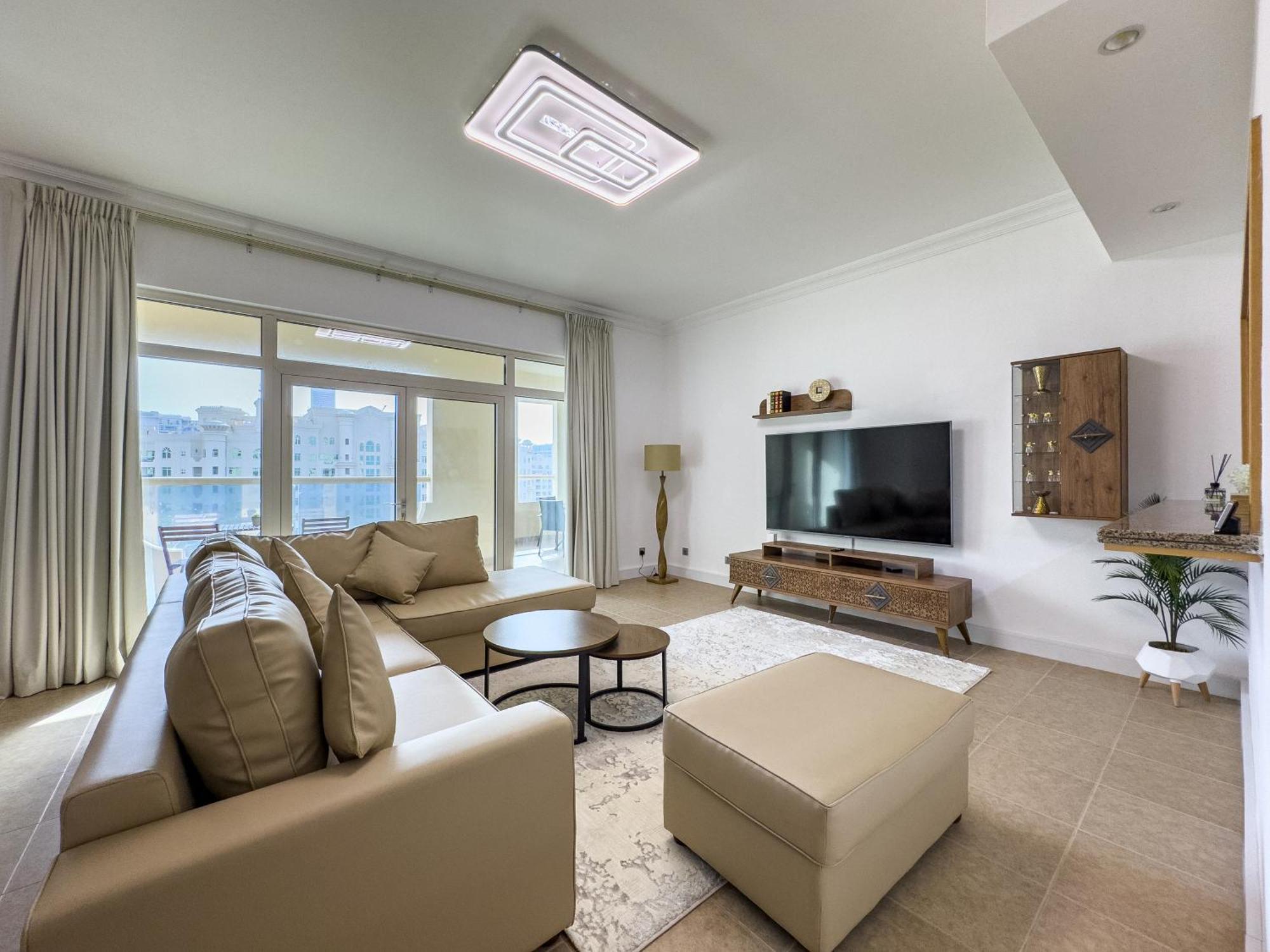 Apartment Beachfront 2br - Private In Palm Jumeirah