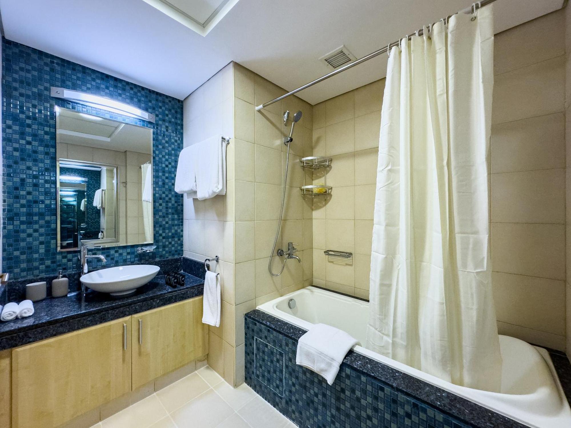 Beachfront 2br - Private In Palm Jumeirah
