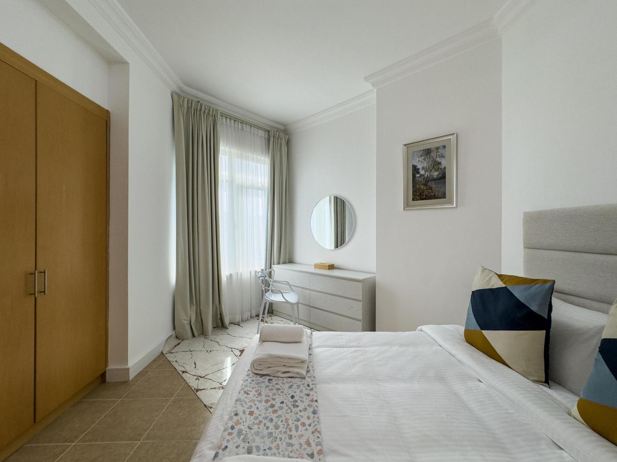 Beachfront 2br - Private In Palm Jumeirah Apartment *