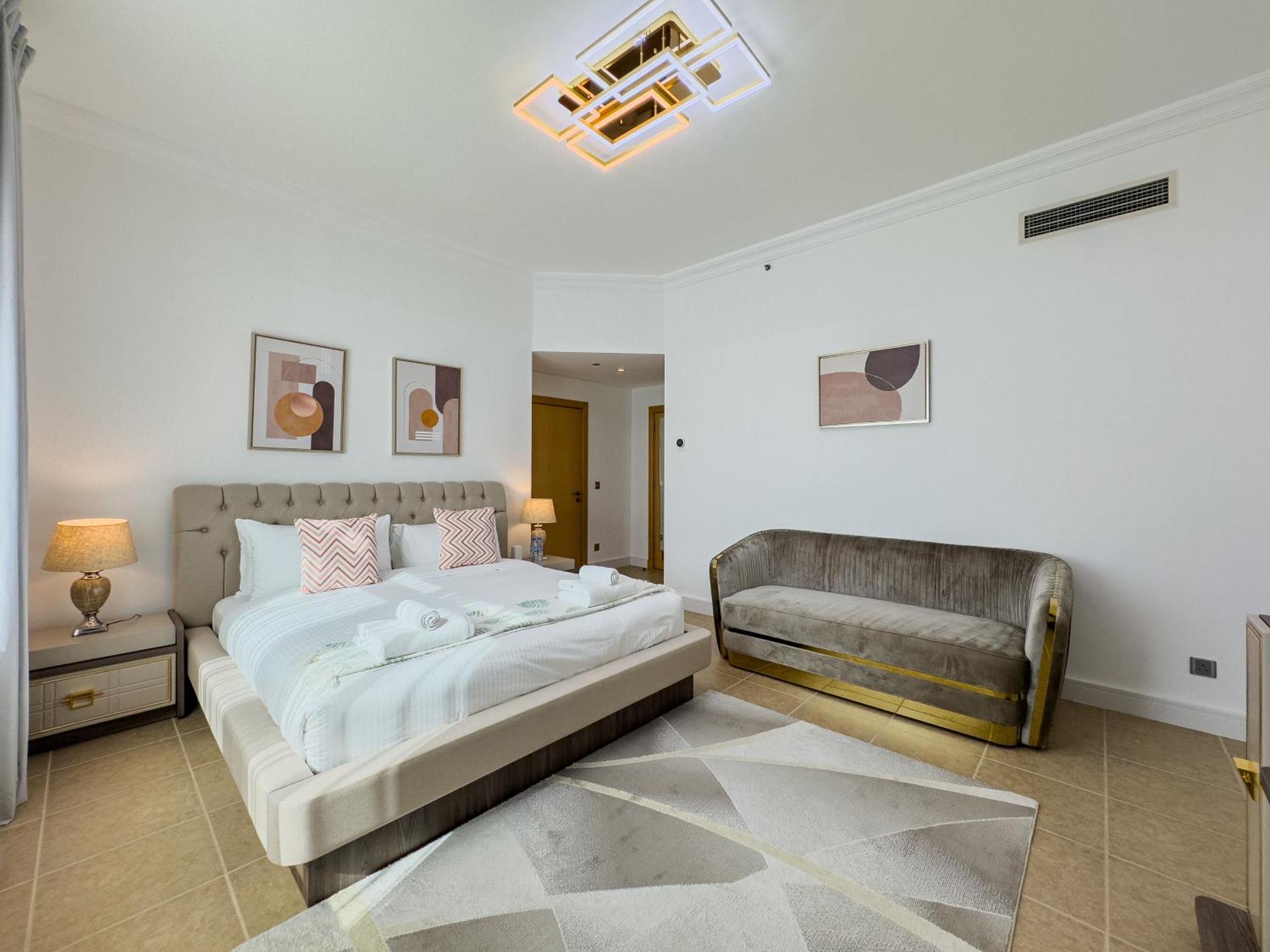 Beachfront 2br - Private In Palm Jumeirah Apartment