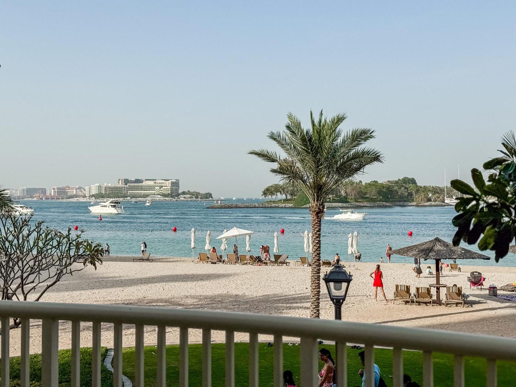 Apartment Beachfront 2br - Private In Palm Jumeirah *
