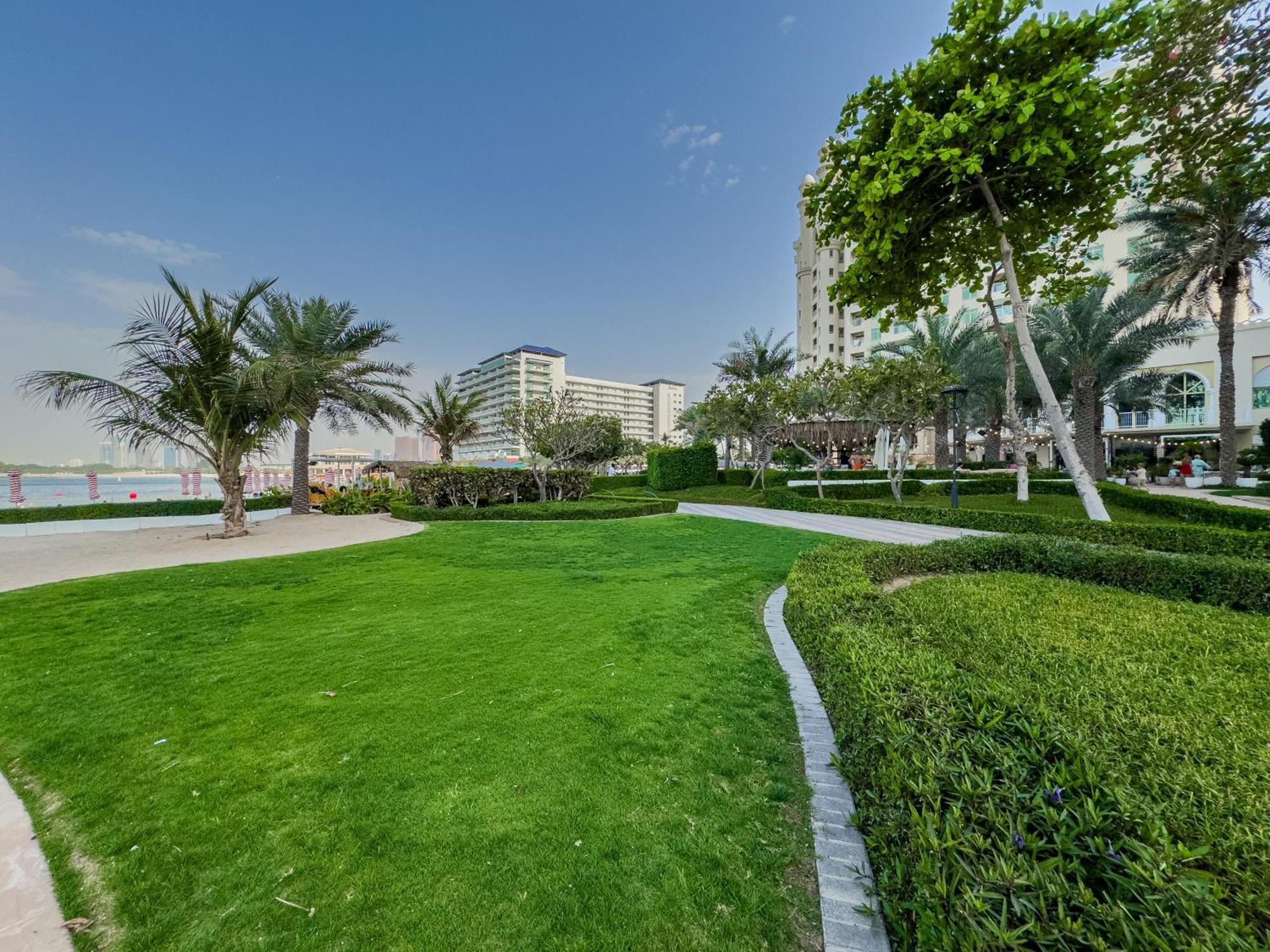 Apartment Beachfront 2br - Private In Palm Jumeirah