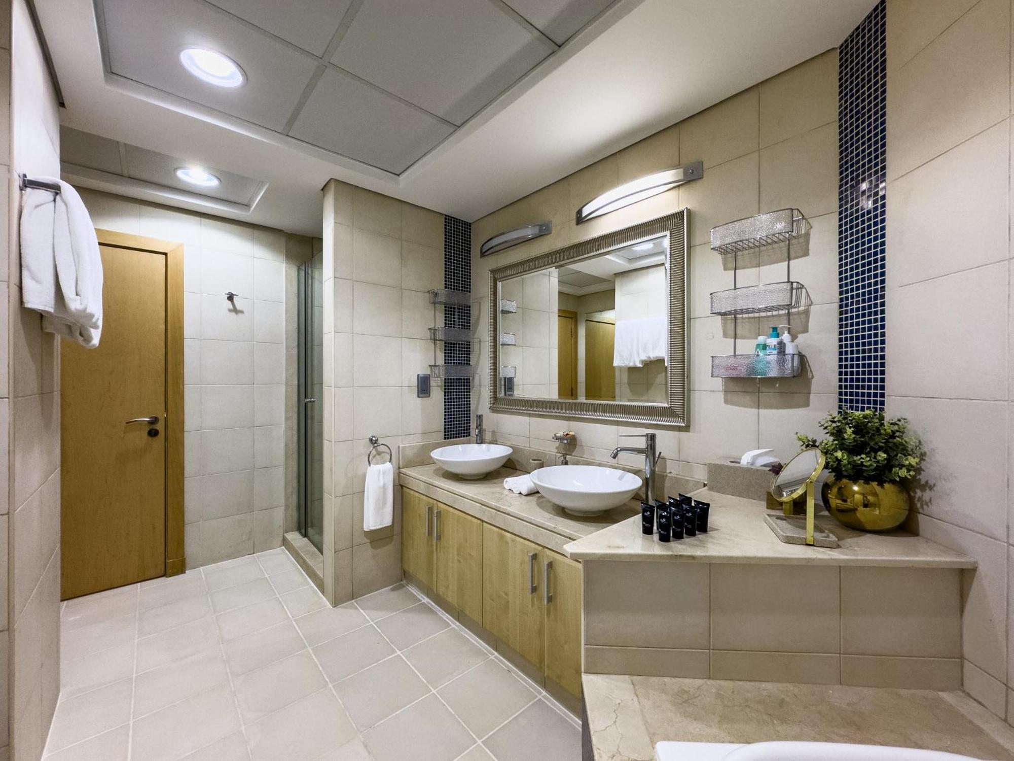 Apartment Beachfront 2br - Private In Palm Jumeirah