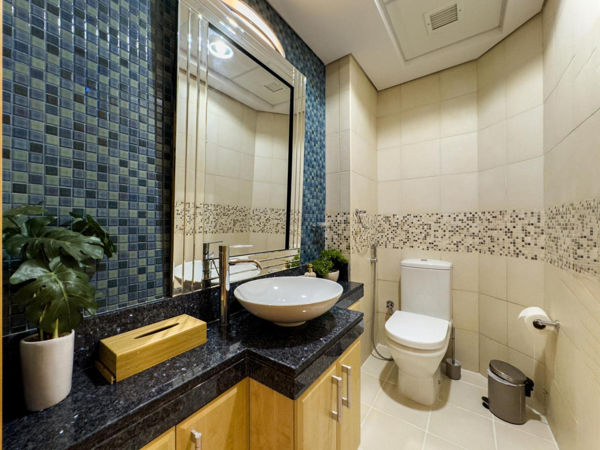 Beachfront 2br - Private In Palm Jumeirah Apartment