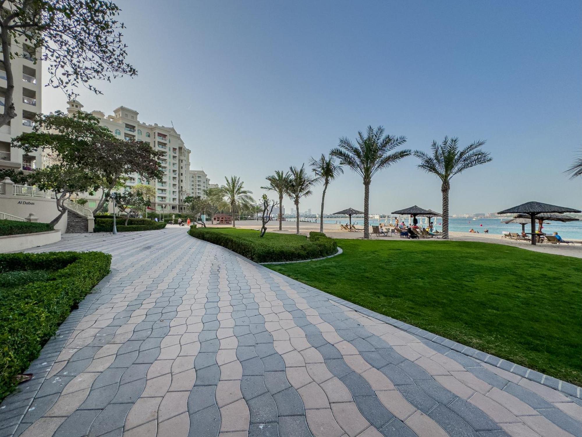 Beachfront 2br - Private In Palm Jumeirah Apartment Dubai