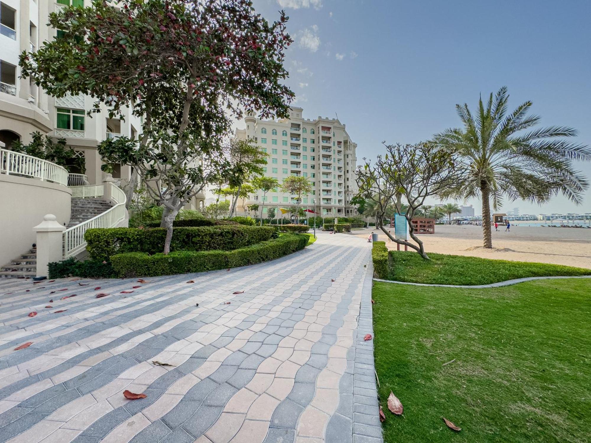 Beachfront 2br - Private In Palm Jumeirah Apartment *