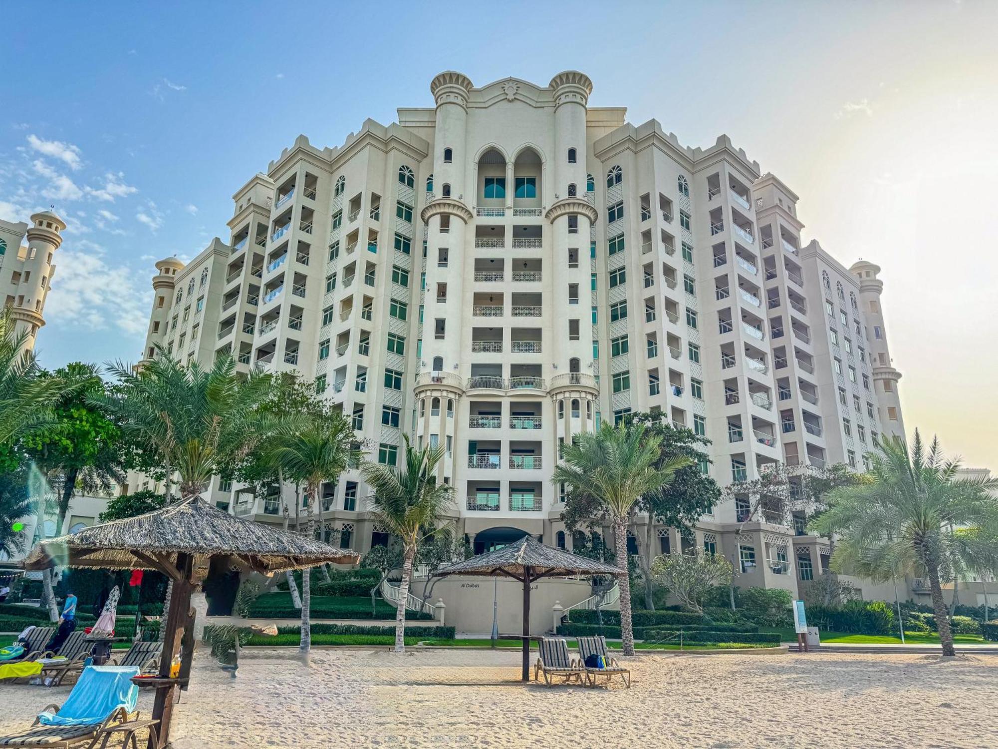Beachfront 2br - Private In Palm Jumeirah Apartment